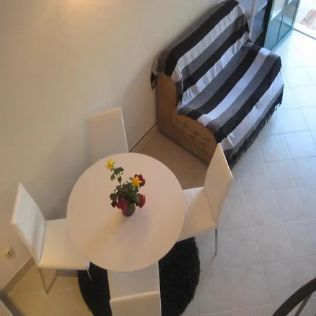 아파트 Studio Camellia - Studio With Terrace *