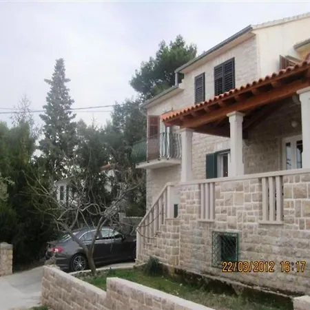 Studio Camellia - Studio With Terrace * Supetar